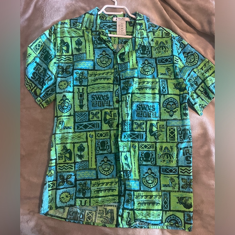 Disney Trader Sams button up shirt